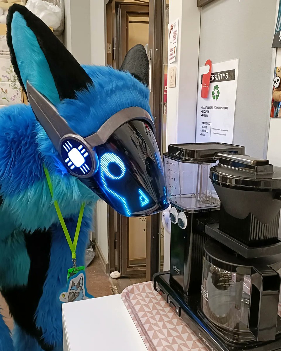 Say hi to my brother. If you ask kindly he can make you 17 cups of coffee. Happy #fursuitfriday 📸@Nightlessfurry #furry #fursuiter #fursuit #protogen