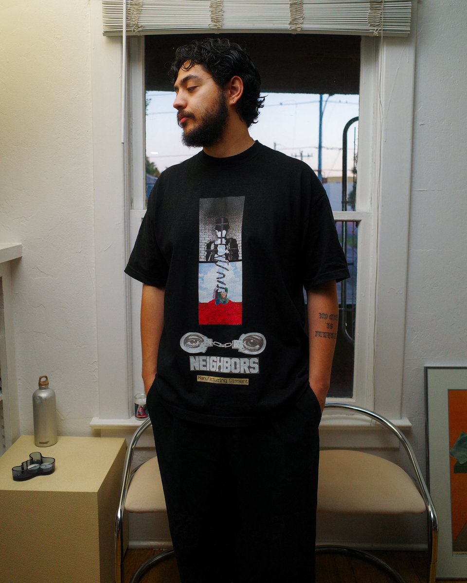 MANUFACTURING DISSENT LOOKBOOK AVAILABLE ONLINE NOW. 

CAPSULE COLLECTION WILL BE AVAILABLE TOMORROW AT 12PM PST. 

neighbors-shop.com/blogs/collecti…