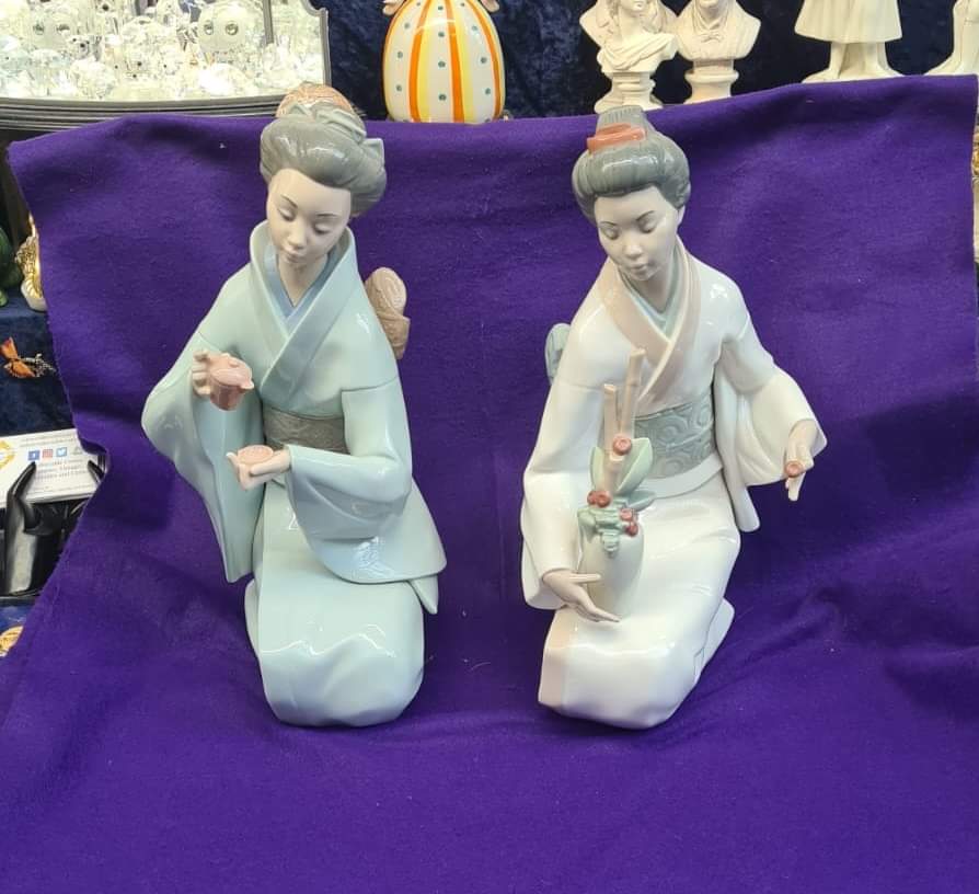 CollectCurios's tweet image. Collectable Curios stunning Lladro Geisha lady figurines! Only available at our stalls in St George's Market, Belfast 

info@collectablecurios.co.uk

#Lladro #Geisha #Japan #LadyFigurines #Collectables #Curios #Antiques #Trending #Home #PreLoved  #StGeorgesMarketBelfast