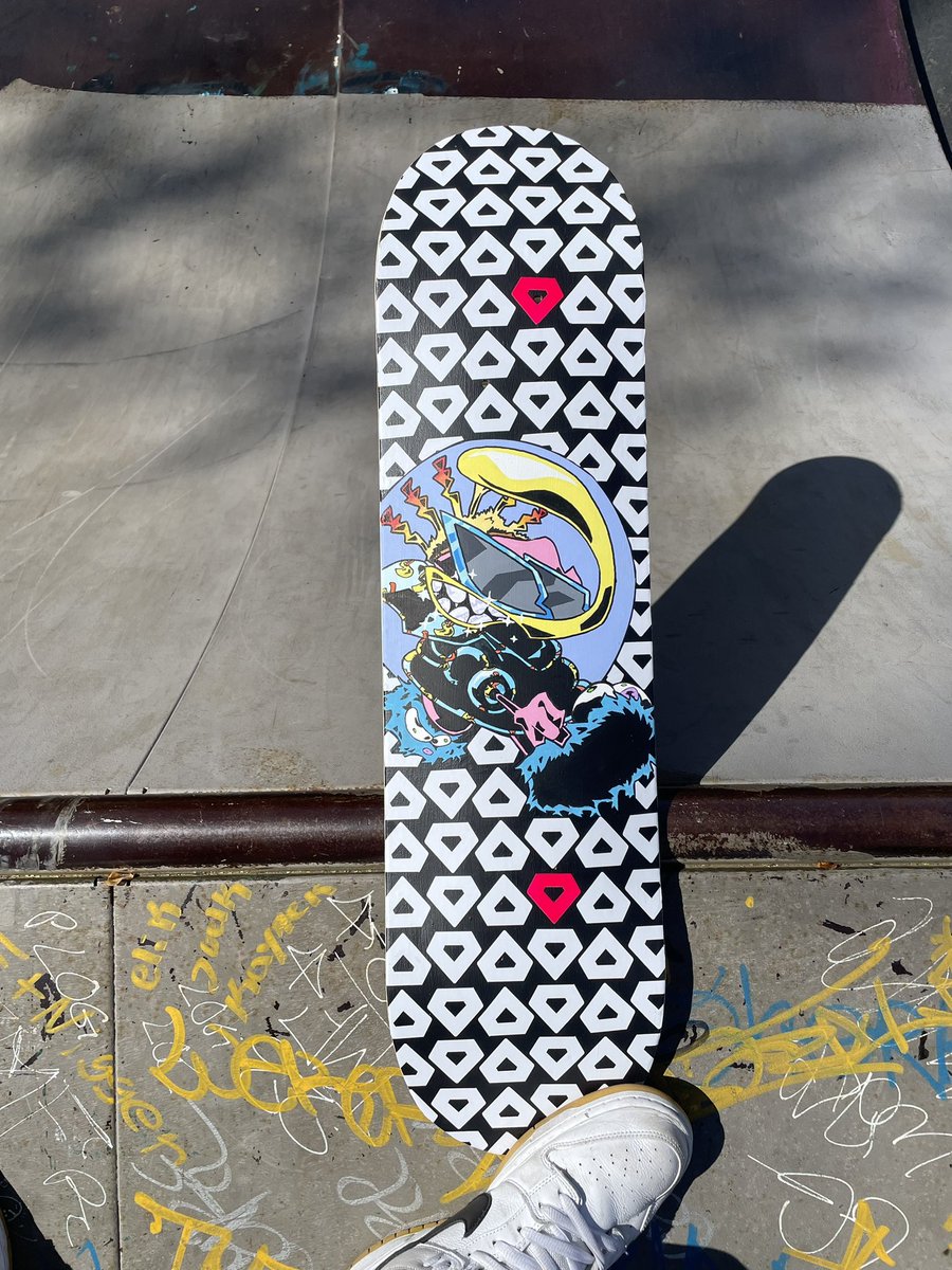 SirRugger's tweet photo. MASSIVE shoutouts to @crypto_dufus &amp; @HamiltonKaarin1 for creating these incredible pieces!!🛹🔥 We made a Goosey deal and swapped our art. Forever greatful to be in @BubblegooseXYZ community!🪿💎 https://t.co/cR9ScA1QWU