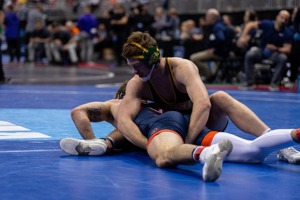 Sax is on deck on mat 2 as he gets set to take on Danny Wask of Navy for a spot in the blood round tonight 📺: espn.com/watch/player/_… #GoBison 🦬 #HornsUp 🤘