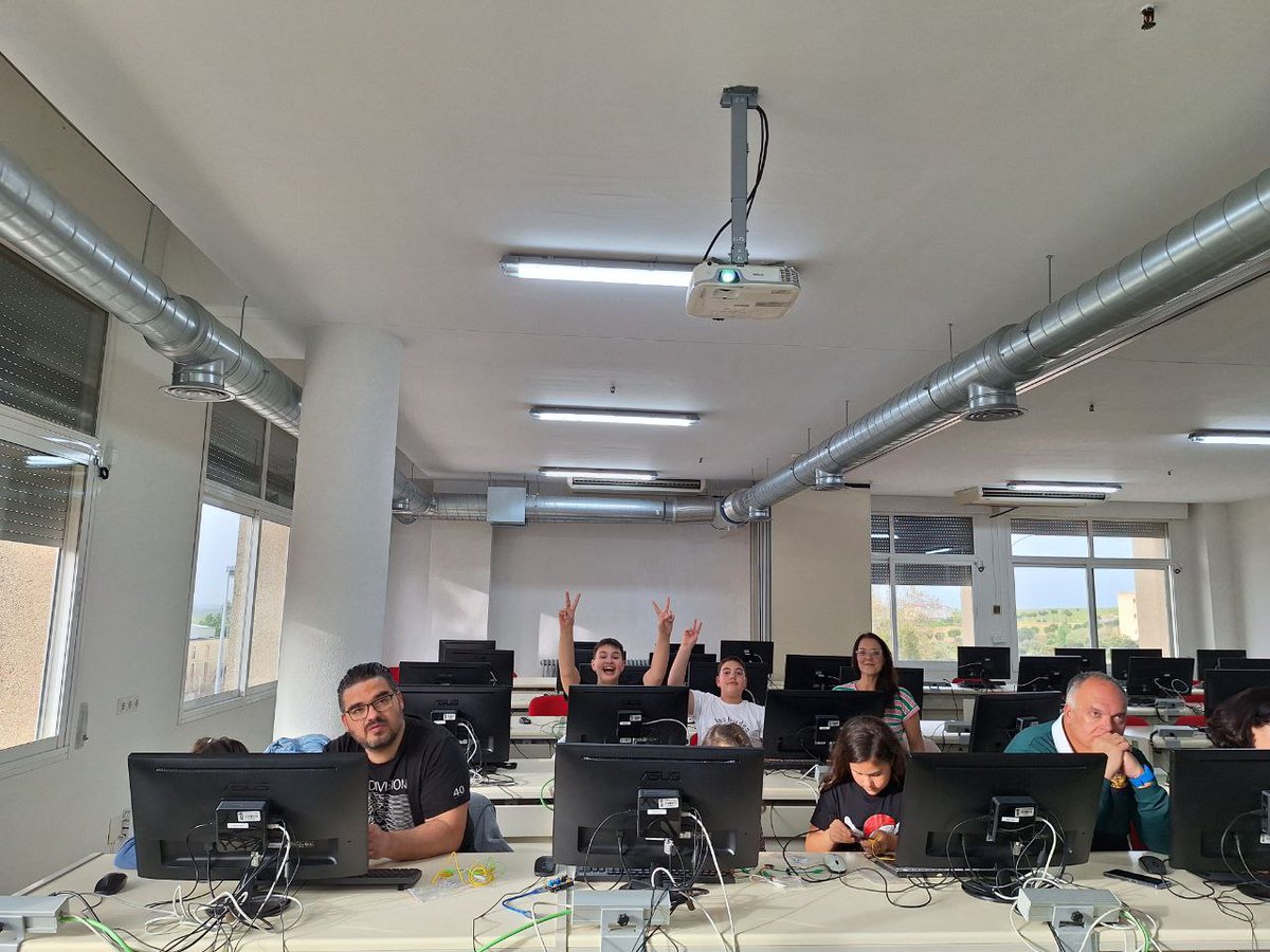 Arduino Week Extremadura tweet media