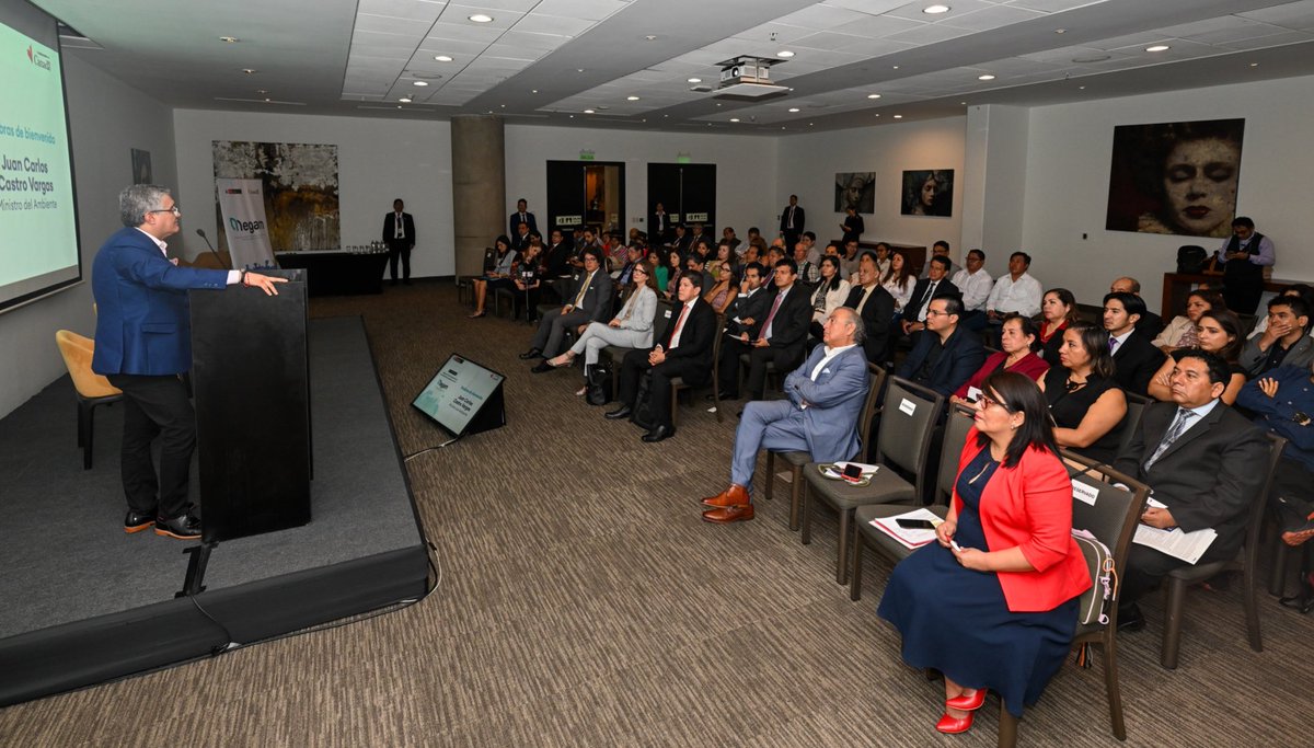 MinamPeru's tweet photo. 📢 En el marco del cierre del proyecto “Mejora de la gestión ambiental de las actividades minero energéticas en el Perú" #MEGAM, el ministro Juan Carlos Castro señaló que esta iniciativa contribuye a la mejora de procedimientos e instrumentos ambientales del #MINAM. https://t.co/5u2IOZkJcM