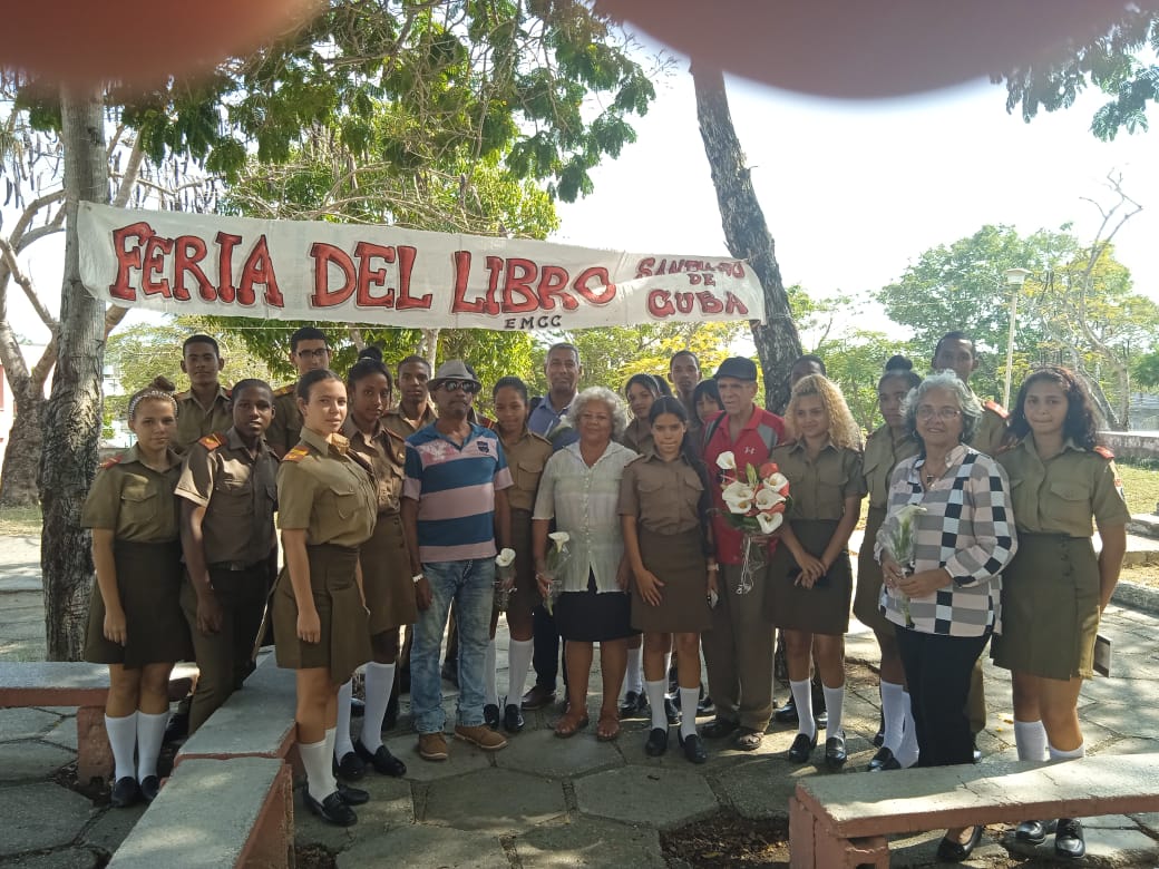 MinfarC's tweet photo. Lo primero que hay que salvar es la cultura, la Feria del Libro llega a Santiago de Cuba.
#GenteQueSuma https://t.co/TqfqNu1OAM