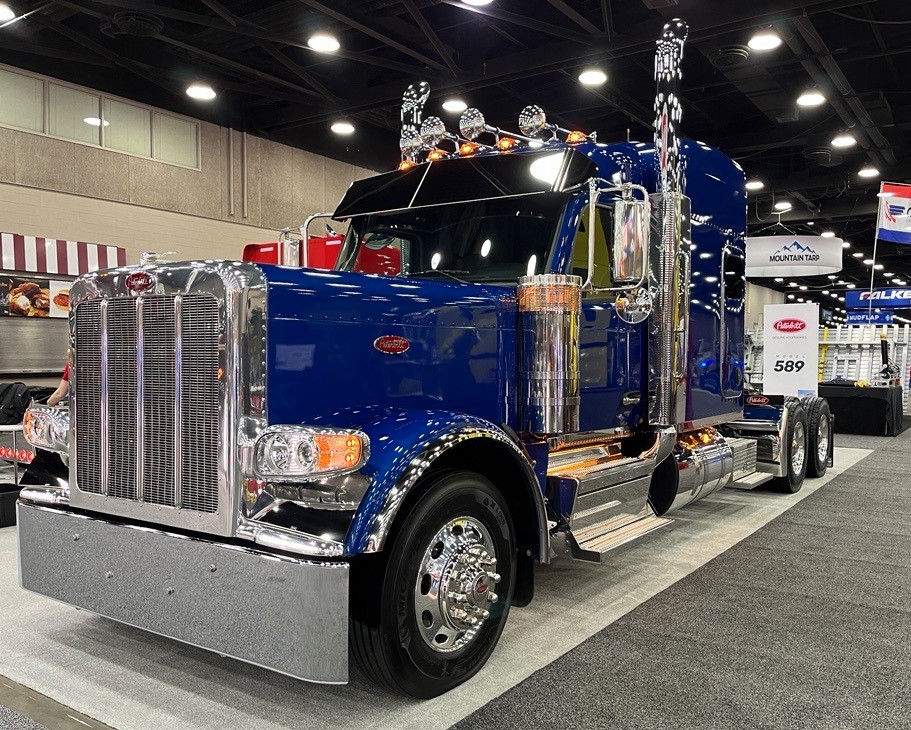 See it first at MATS! Experience the bold debut of the Peterbilt Model 589 equipped with the new Peterbilt Genuine Accessories - setting the standard for customization, performance and style. Click the link below to read more. bit.ly/Model589Genuin…