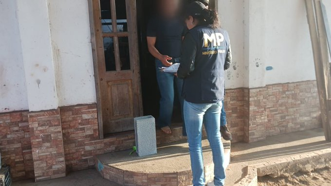 MPGuatemala_EN's tweet photo. #PM #BajaVerapaz #PNCSupport #SanRafaelChilazo #OngoingInvestigation
The District Attorney's Office of Baja Verapaz, in coordination with the Regional Prosecutor and with the support of @PNCdeGuatemala, is conducting search, inspection, registration, https://t.co/y1TI3RCx1c