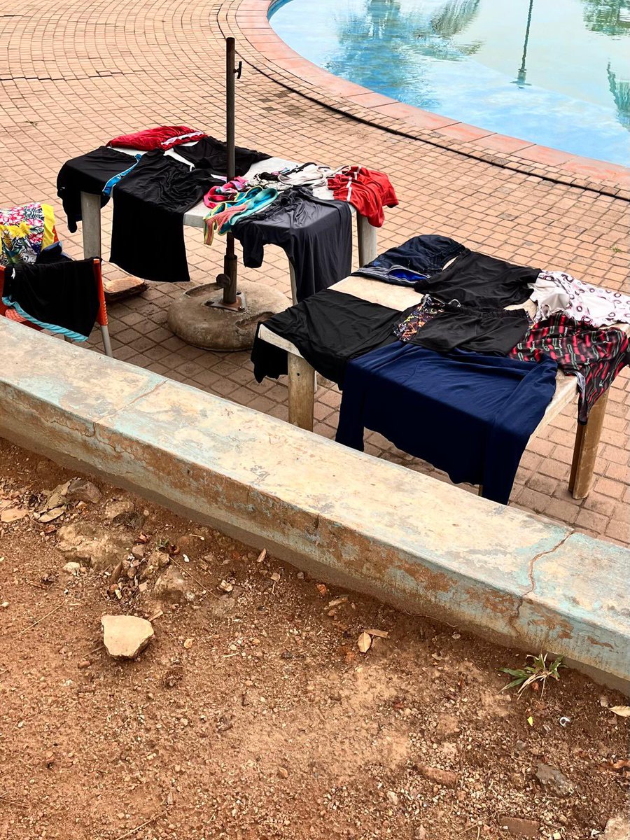 idrisanimasaun_'s tweet image. @Yorubaness is cappin on old pictures, this is the part that internet and @adesola_omotoso will not like me to show you. These were taken last week Friday.😂😂😂

#thewatchdog