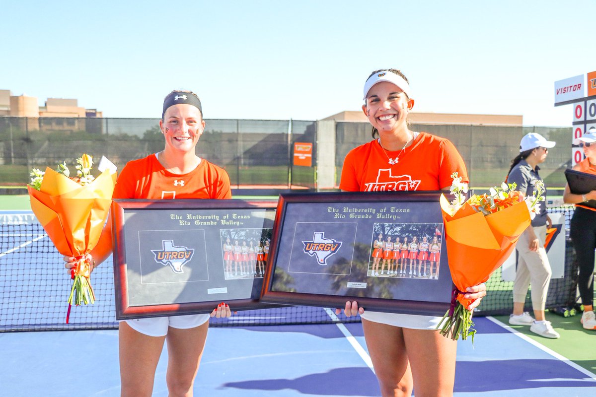 UTRGVWmnsTennis's tweet photo. 𝑻𝒉𝒂𝒏𝒌 𝒚𝒐𝒖 𝑺𝒆𝒏𝒊𝒐𝒓𝒔 ✌️🧡

#UTRGV #RallyTheValley #WACwten https://t.co/hxky5xbKuB