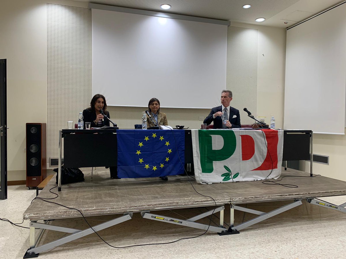 A #pordenone con @serracchiani e Luca #Poniz il punto sulla riforma della #giustizia, attraverso un dialogo fra politica e operatori reso più agile e gradevole dalla giornalista @Lu_Defrancisco. Ottima iniziativa del @PartitoPn con il segretario @Fausto62855343 @ANMagistrati