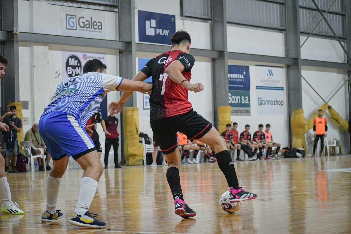 FutsalNewells's tweet photo. Inmejorable debut 🔴⚫️

El Rojinegro goleó 6-2 a USAR en la segunda fecha de la competencia rosarina.

⚽️ Maglier x2, Martínez, Acotto x2, Arpe. 

🗓 Cabe mencionar que la fecha 1 fue reprogramada y se disputará cuando finalice la primera rueda del certamen.

¡Vamos los leprosos! https://t.co/gi90GbTl33