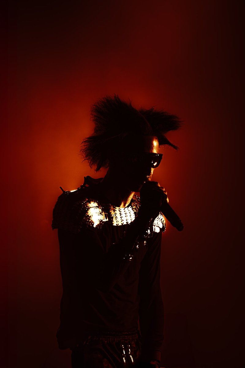 val_frnt's tweet photo. J’ai shooté slimka en concert, voilà c’est tout https://t.co/NP47HQV2ml