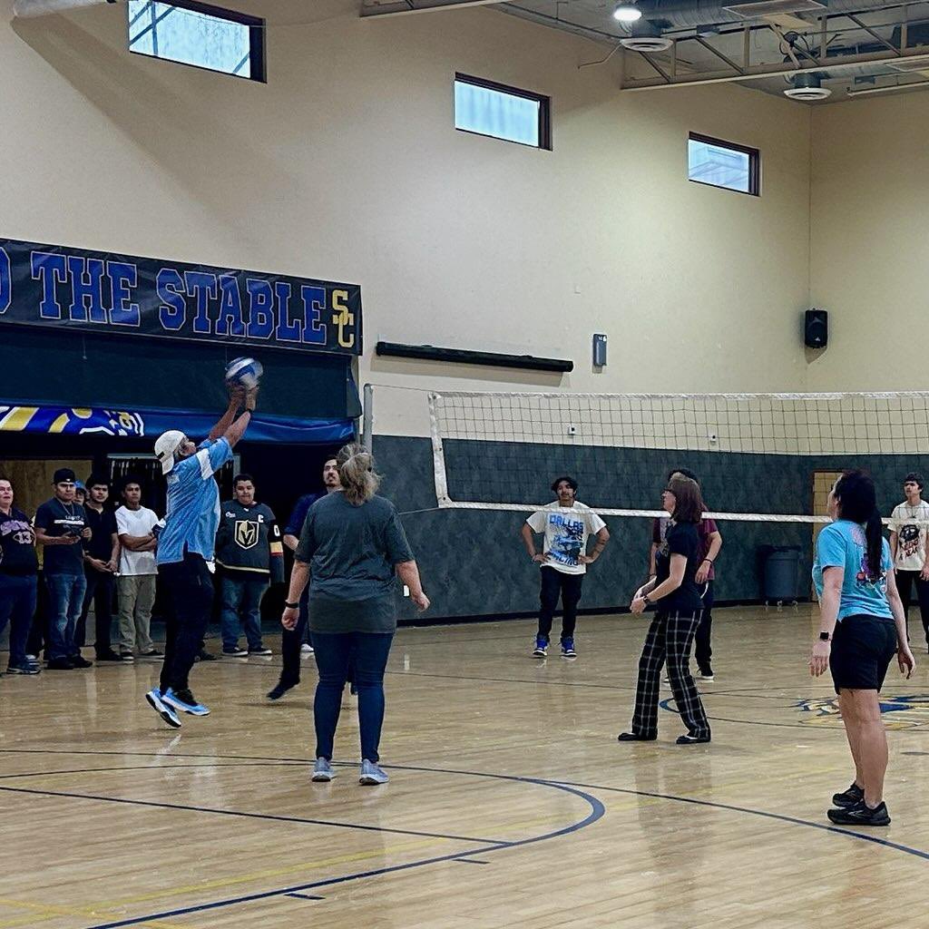 Having some fun at Charter last week. Staff vs. Students volleyball game @Edkey_CEO @alva_afa @Jevonlewis11