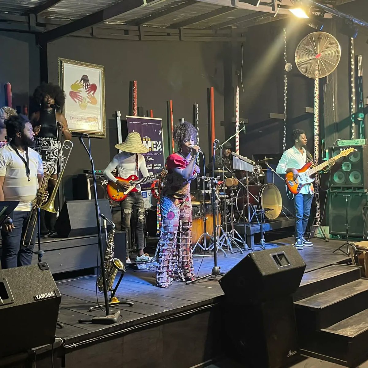 yaoundemusicexp's tweet photo. Esthia 237 sur la scène du Yaounde Music Expo 2024 💜🤍
#YAMEX2024 #YAMEX4 #YaoundeMusicExpo #MarchéMusical #femme #Yaoundé #international #musiquecamerounaise #music https://t.co/m4yzRJRZie