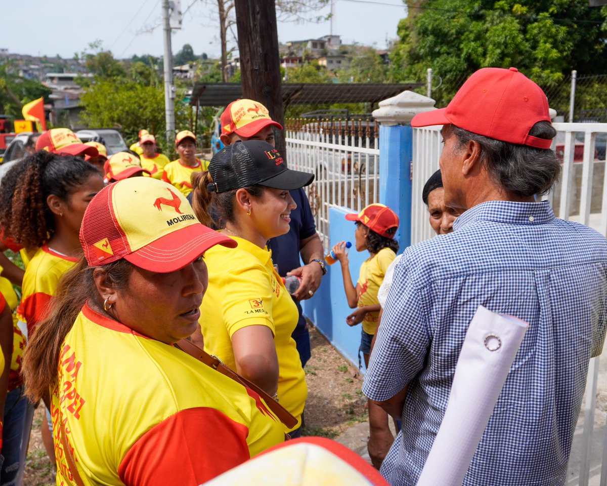 AlemanPancho's tweet photo. ¡Qué honor es recorrer las calles de San Miguelito con este gran equipo!

Casa a casa escuchando sus inquietudes

Este 5 de Mayo ¡Vota Molirena!🟡🔴

#PanchoLoCumple 
#VotaMolirena https://t.co/rA44ay9tGr