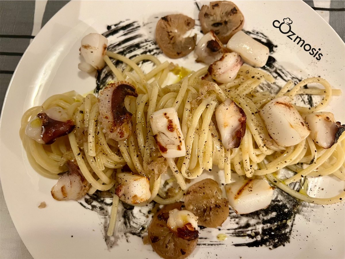 CVlattas's tweet photo. Cuttlefish bucatini, ink, preserved lemon and I forgot the orange zest (with a touch of Jackson Pollock drama nevertheless 😵💫😂)
.
#Pasta #pastaFriday
#pastaFridaySociety
#cookforlove #cook_bots
#2LouBayFood #Dublin
#foodforfun #lovepasta
#instapasta
#eatwell #eatwellbewell https://t.co/7Vhx0dETcw