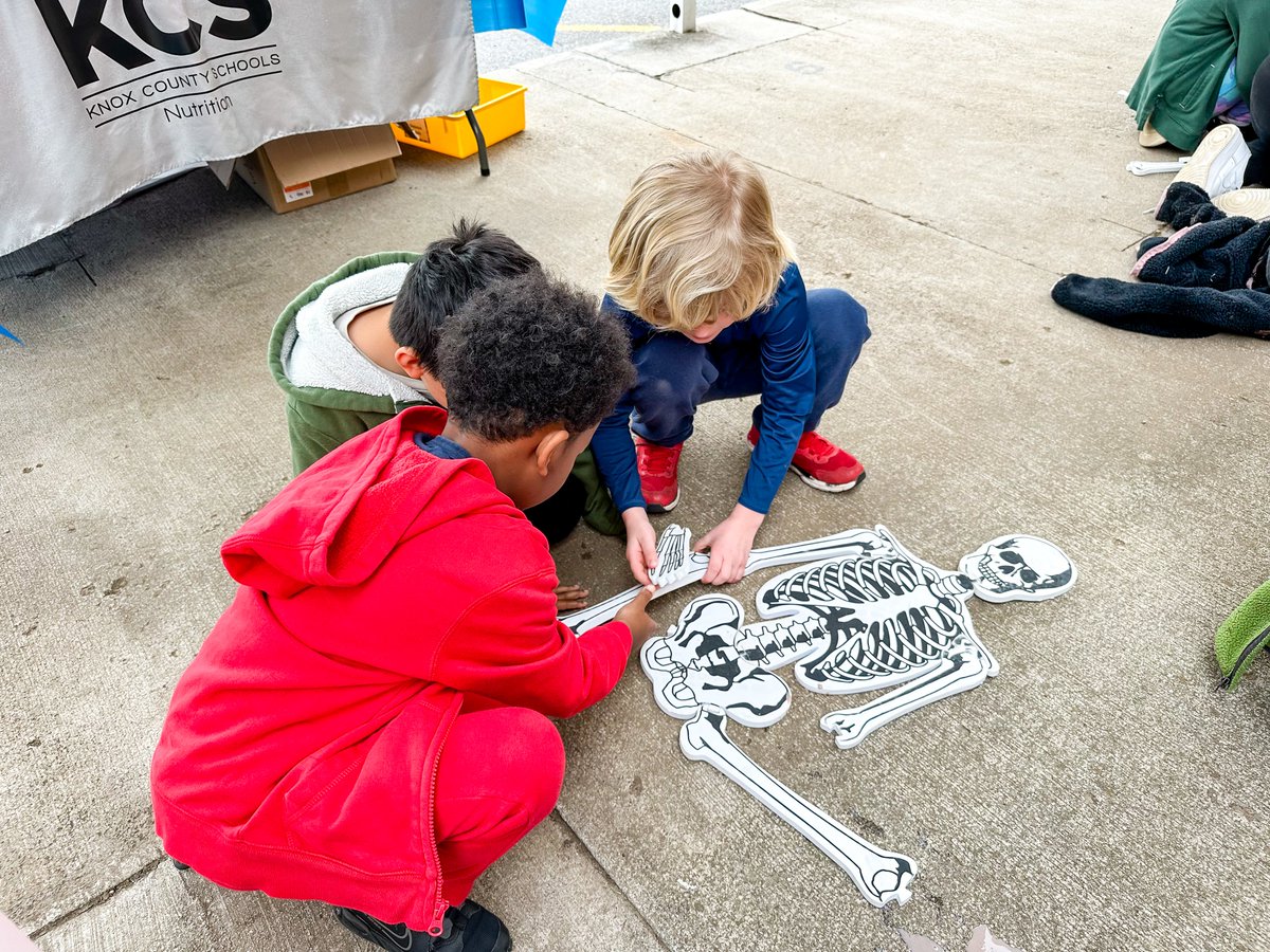 It's National Nutrition Month, and students at Pleasant Ridge Elementary were visited by our partners at @MayfieldDairyCo to explore the importance of healthy bones! 🦴 They learned how calcium is vital to maintaining a healthy lifestyle with a sweet treat!🍦