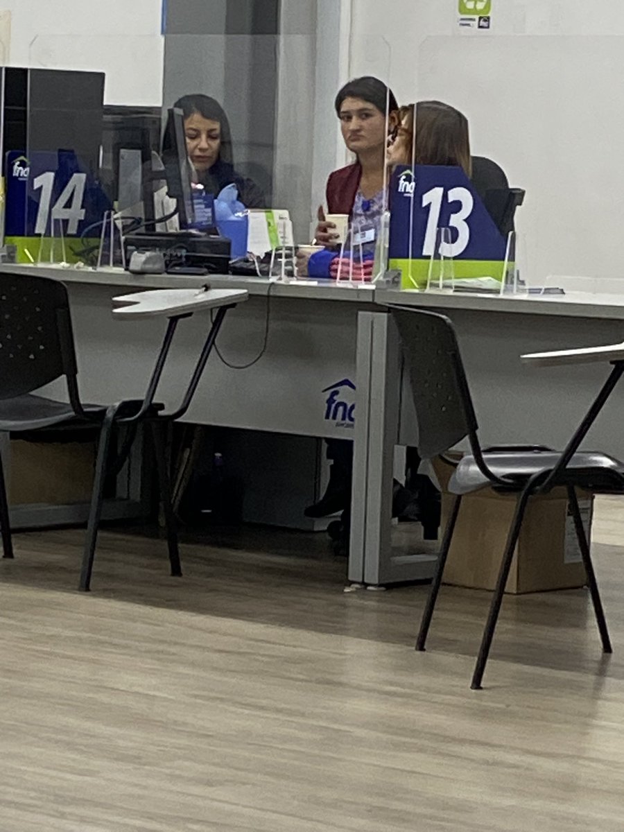 leiibor's tweet photo. Tomando tinto y echando chisme, sin usuarios y la gente esperando. https://t.co/J1fMyh5gu4