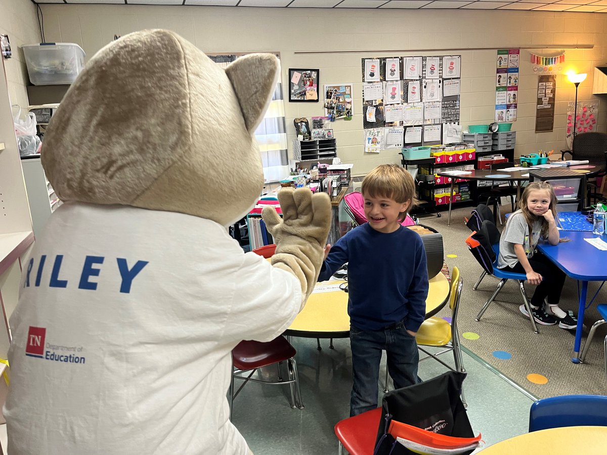 Riley the Reading Raccoon had another successful week visiting Tennessee classrooms filled with smiling kids! We love celebrating the importance of literacy! #ReadLikeRiley 🦝📚