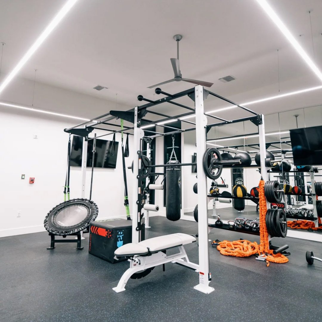 Time for a Facility Friday!!! Check out this weight room we completed for an apartment complex in Florida! Ask us how we can fully customize your weight room today!!! 💯👏🔥#pmxstrength #pmx #tgif #happyfriday #facilityfriday #weightroom #strengthfromwithin