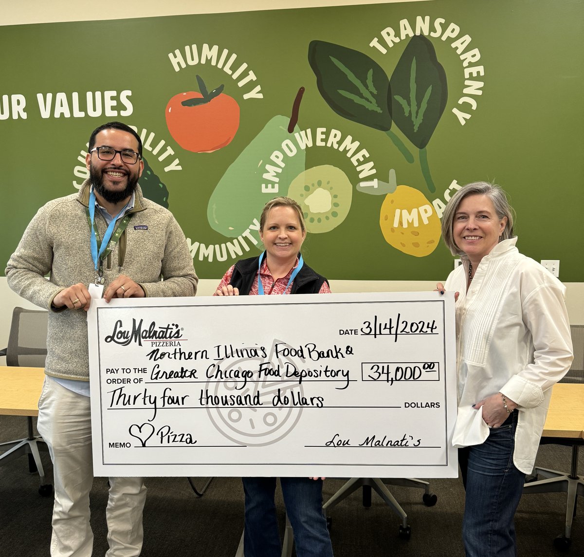 Last week, the Food Depository and @ILfoodbank celebrated the success of the @loumalnatis Dish Out Some Love campaign! Thank you to Lou Malnati's and its customers for supporting our mission to #EndHungerNow.