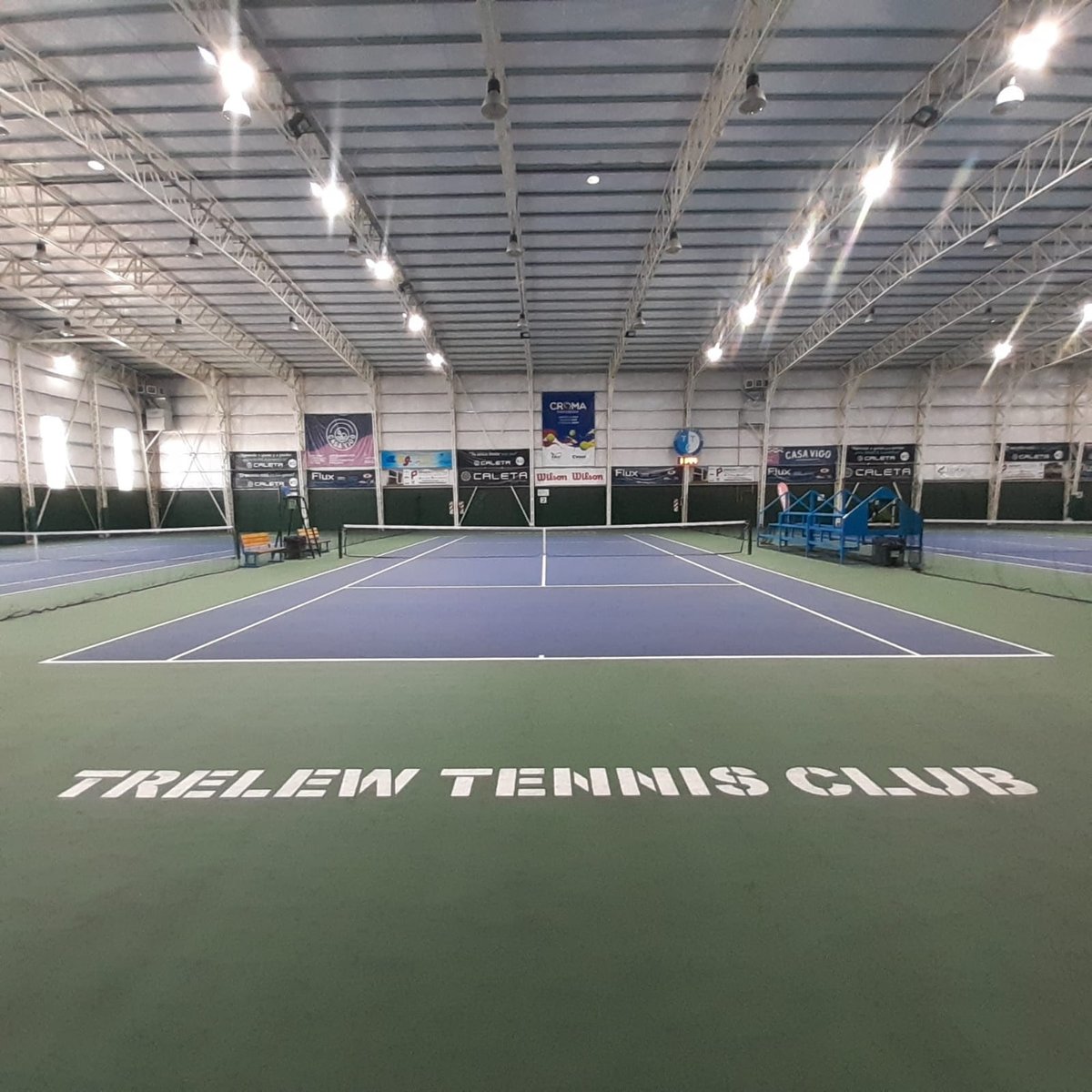 Una imagen del Trelew Tennis Club, donde se jugará el primer torneo profesional sobre Hard-Indoor en Argentina. 📸 @AATenis