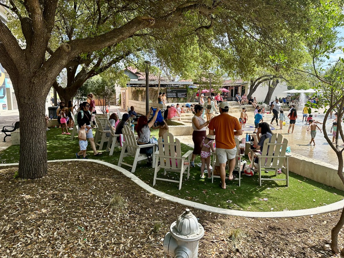 Say hello to Yanaguana Garden's newest hangout spot - The Canopy! It’s the perfect place to relax right next to the Union Pacific Railroad Splash Pad! ☀️💦😎 Thank you to @WellsFargo and the Jeanie Rabke Wyatt Family Foundation for helping us create this new space! 🌼 #Hemisfair