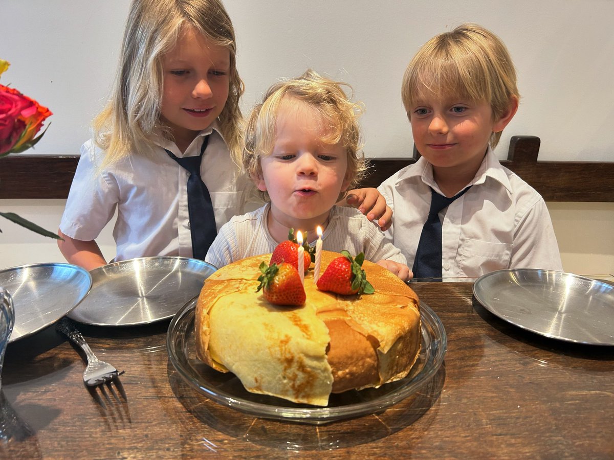 Happy Birthday ”Love Achilles Orbison”! ❤️ Roy Orbison’s grandson and the 3rd son of @Royorbisonjr and Åsa Orbison. Born in California on this day March 22, 2022. Love is a Swedish name pronounced ”Low-veh”. The cake in the picture is a Swedish pancake cake. The boys love