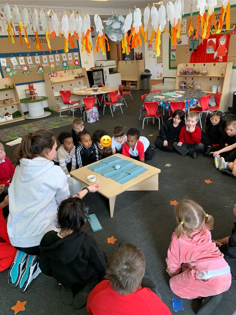 NewParkPrimary's tweet photo. RM loved todayβs fizzy planet activity. We made a planet using bicarbonate of soda and water and then added vinegar to see the reaction. Some very excited faces β€οΈ π #NP_RM #NP_Science https://t.co/7IiK05o4AW
