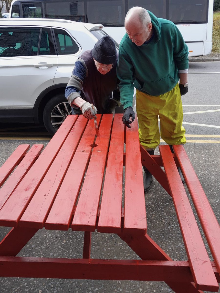 castlebar9s's tweet photo. 🎨 Thanks to the Castlebar Community Clean Up for bringing old seating benches back to life for the Castlebar 9s festival! 👏 

🎪 Just over a week to go! There’ll be 9-a-side football, live music, food trucks, kids area &amp; more! 

Visit https://t.co/Sfpmk0N0Od for more info! https://t.co/KzqPvfAbTp