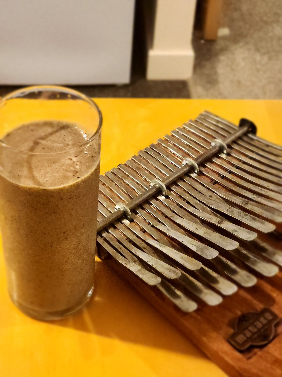 shepiek's tweet photo. Smoothy Fridays. With age catching up, health becomes more important. Extra weight needs to be shed. The kitchen is one of the battlegeounds.
Blueberry, Kale, Spinach, Orange, 🍫, Cucumber & frozen smashed 🍌. Milk for consistency. Wierdly spicy😂😋 @TeamFuloZim
#Operation6Pack https://t.co/Ay17aPh24D