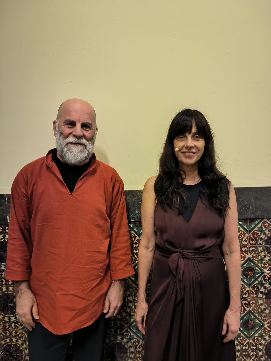 Vuelve la música a POEX con Maru Bernal y Joansa Maravilla. 'No todos volvimos de Troya' es una vuelta a los orígenes, a la Grecia clásica. Una lectura dramatizada hecha por su autora y acompañada por los instrumentos tradicionales de Joansa