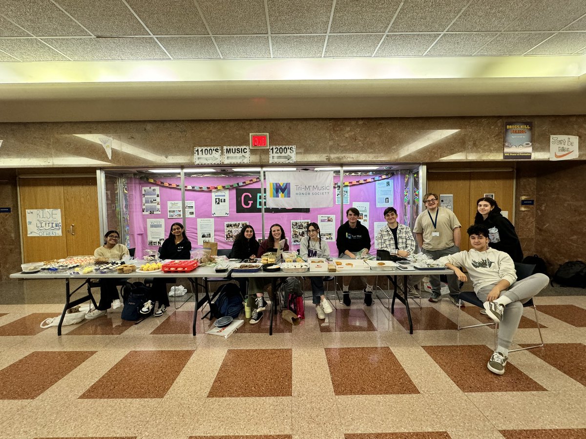 Tri-M members celebrated Music In Our Schools Month with #LobbyLive AND a bake sale!  <a href="/RVCSchools/">Rockville Centre School District</a> <a href="/NAfME/">nafme</a> #MIOSM <a href="/pat_walshEDU/">Patrick Walsh, Ed.D.</a>