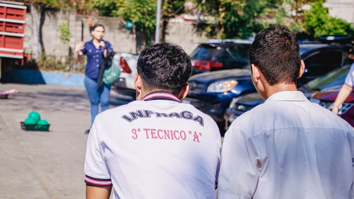 #CFD| ¡Seguimos con el Bootcamp Democracia Joven en el Instituto Nacional Francisco Gavidia! Exploramos el Derecho de Acceso a la Información Pública con dinámicas y participación activa. Empoderando a las nuevas generaciones para una sociedad transparente y democrática.