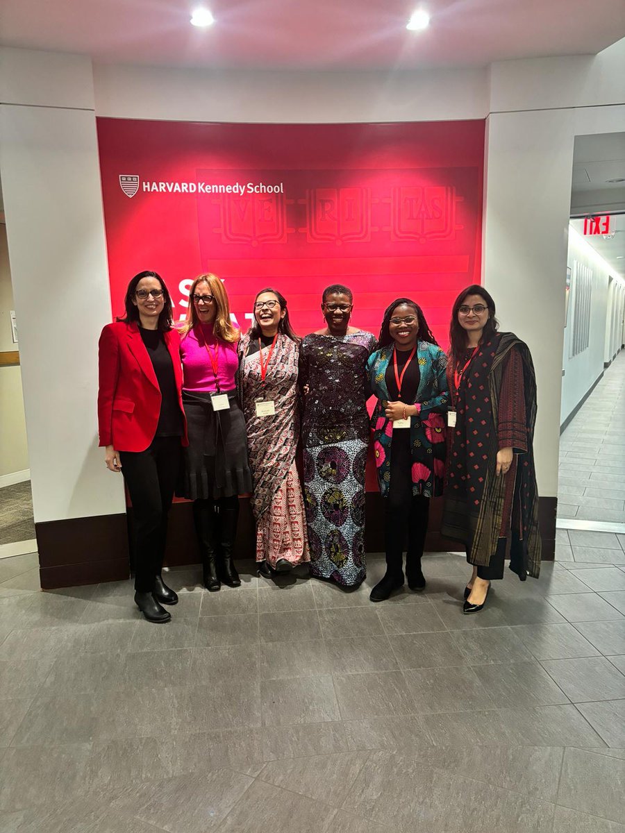 It’s been an incredible week of Leadership for System Change! Since 2017, @julie_battilana has lead the custom week-long @HKSExecEd program, in which @schwabfound awardees take a deep dive into scaling for social impact. Thank you to everyone who made the week possible!