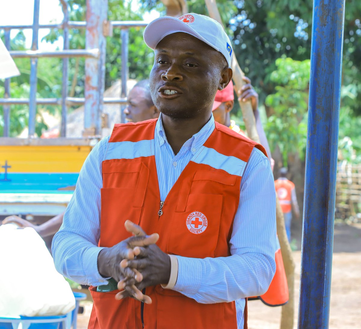 UgandaRedCross's tweet photo. Access Bazibuha - URCS volunteer demonstrating how to use the Jengu kit, ahead of the distribution excercise in Kyangwali refugee settlement today.
#Jengu
Courtesy of @APHRC @IFRC @BritishRedCross
📸 @glorianabirye https://t.co/aQ8QF7kMFl