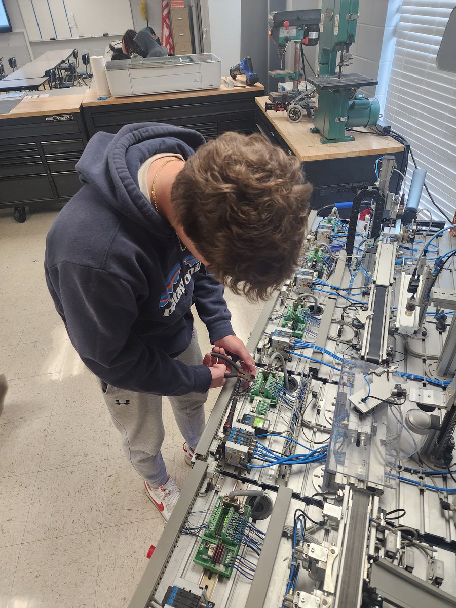 Youth apprenticeship students have been learning about sensors and their applications in the modern workforce. Using our @festo_global  Mp205 trainers, students get real life hands on training that will no doubt help them be successful. <a href="/CCSCTE/">Cleveland CTE</a>