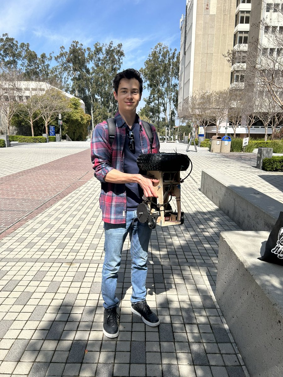 It’s a sure sign that spring is in the air when our students show up with their robots for the big @UCIEngineering @MAE_UCIrvine robotics competition.
