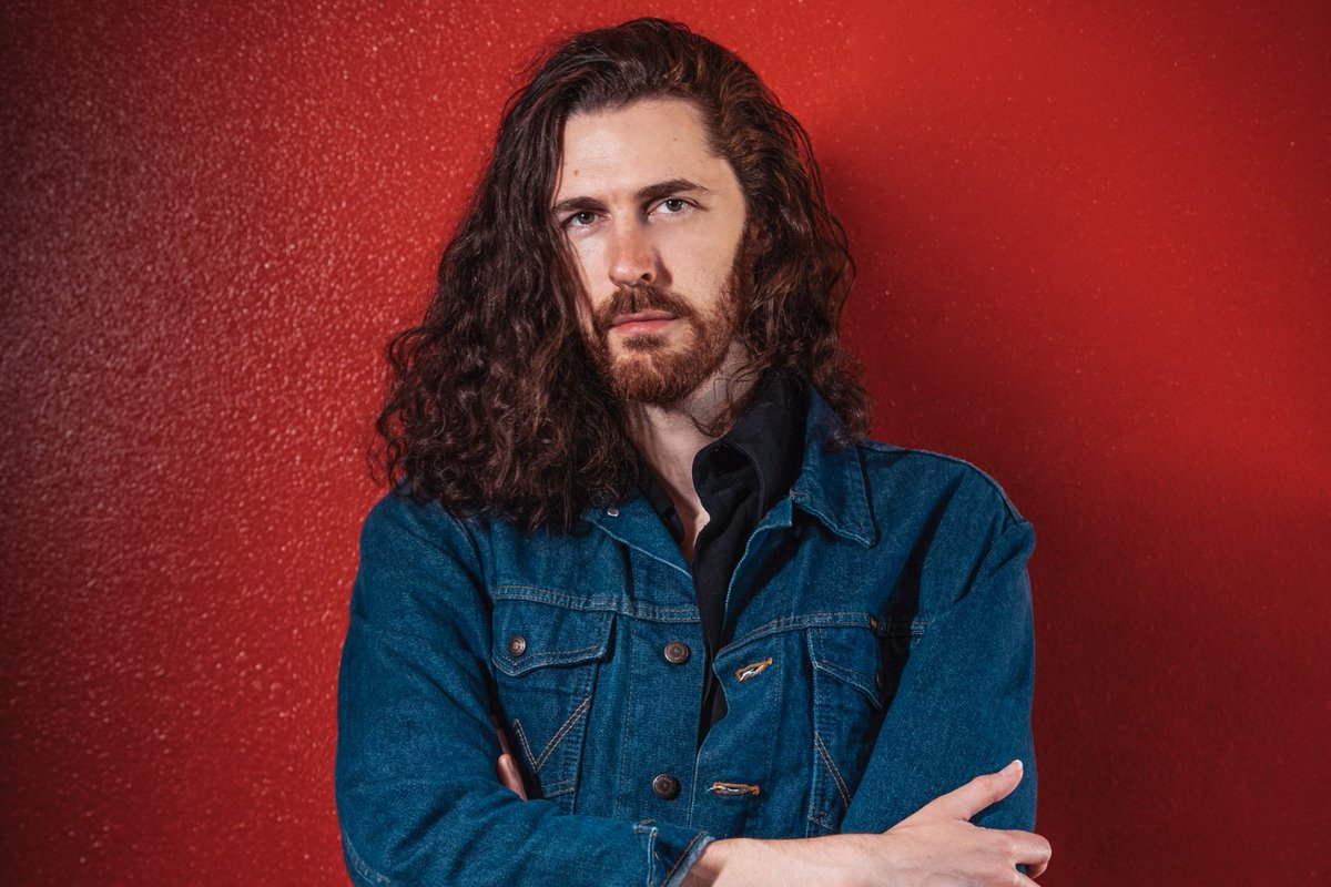 Hozier is feeling particularly nocturnal on “Too Sweet,” one of four new releases that appear on his new EP 'Unheard.' Take a listen: rollingstone.com/music/music-ne…