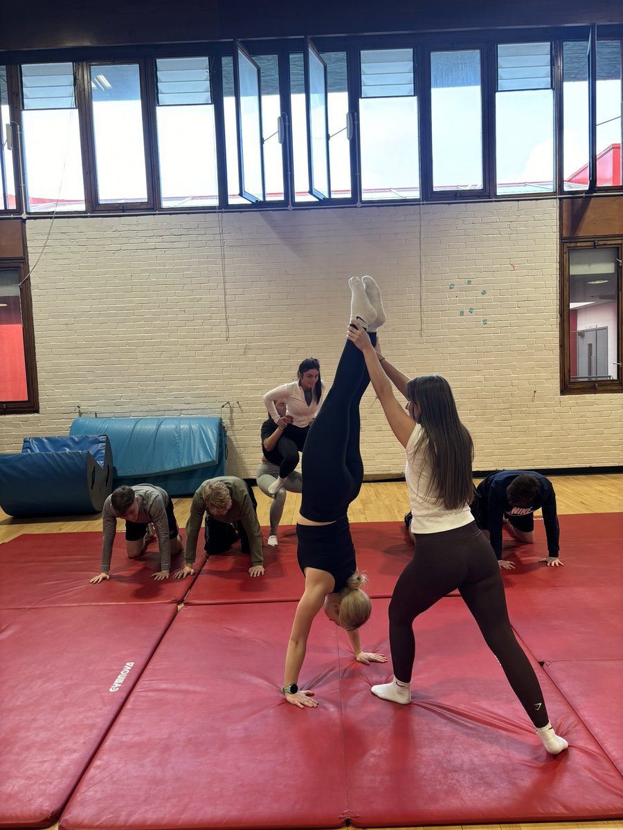 What a lovely Friday morning with Group D. Exploring a different lens for teaching NQPE. The atmosphere was great, filled with fun and engagement 🤸🏼‍♂️🤸🏼‍♂️🤸🏼‍♂️ @UoE_PE