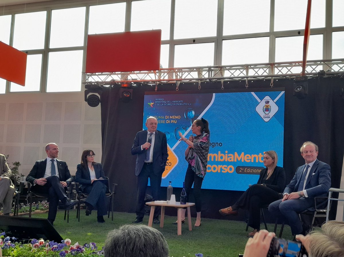 Alessan67153720's tweet image. Interessante convegno su #ambiente ed #energia organizzato a #Cameri, moderato da @tessagelisio. Occasione anche per portare un saluto dal vicino Comune di #Cerano al nostro Ministro @GPichetto. @FI_Piemonte
