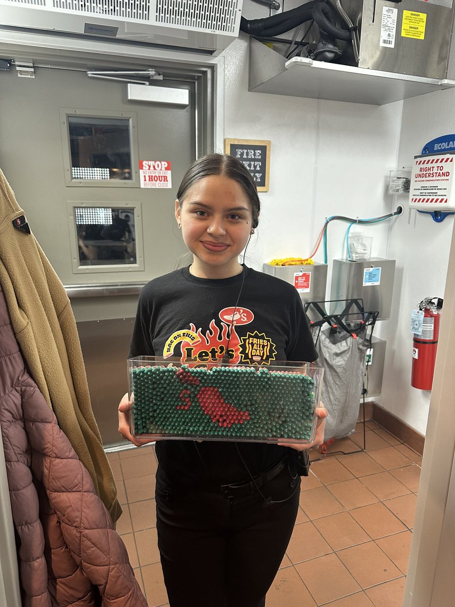 Our amazing host Shelby turned the kids crayons into a chili pepper🌶️!! #chilihead #chilislove #creative #dedication