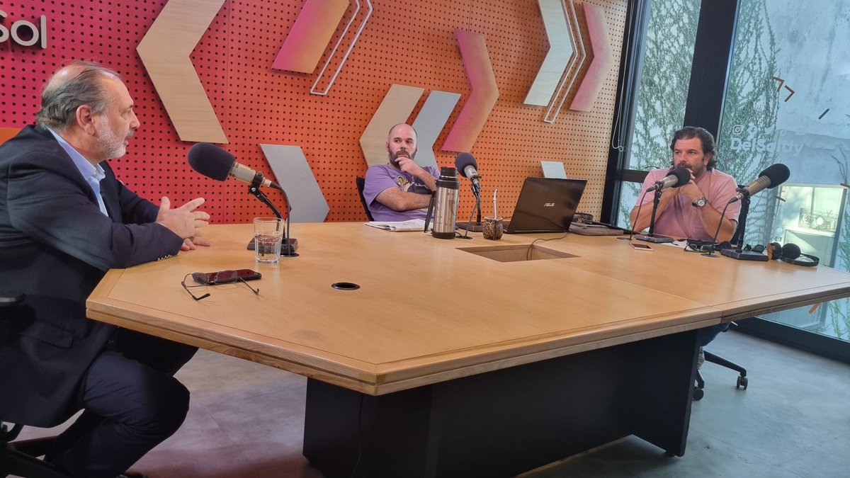 Ahora, el precandidato a la Presidencia de la República, @jorgegandini, en @FacilDesviarse por @DelSolUy: 'Sostenemos los cambios que realizó este gobierno. El rumbo es correcto, pero hay que poner más énfasis en algunos matices. Hay que entrar en otra etapa de cambios.'