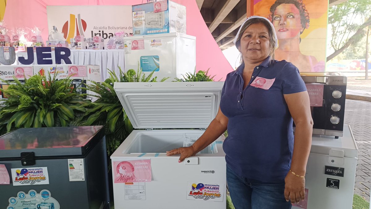 #22Mar <a href="/lopezalbamarin1/">lopezalbamarina9</a> "Hoy estamos entregando 56  insumos para emprendimiento como: congeladores, Kits de uñas y pestañas, cocina, entre otros aportes con una inversión de más de 514 mil bs.
#ConstruyendoPatria