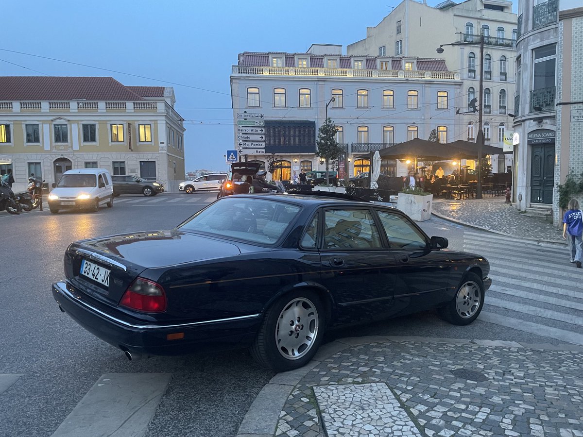 Beat this, ⁦@BadlyParkedOx⁩ ! This Jaguar has the singular ability of parking partly on the pavement, on a corner & on two pedestrian crossings at the same time. Seen in Lisbon this evening.