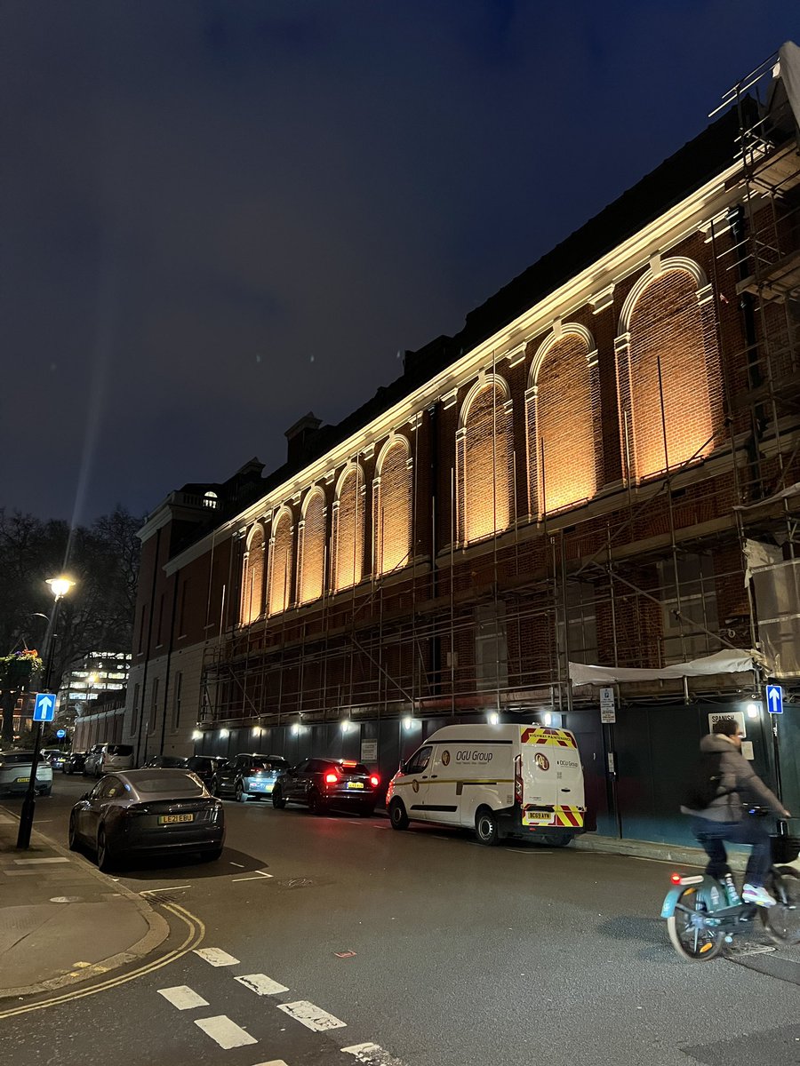 Great example of our Fortis 3 exterior linear LED fixtures, we think they look fantastic!
<a href="/WallaceMuseum/">The Wallace Collection</a> <a href="/SuttonVane/">Sutton Vane</a>
