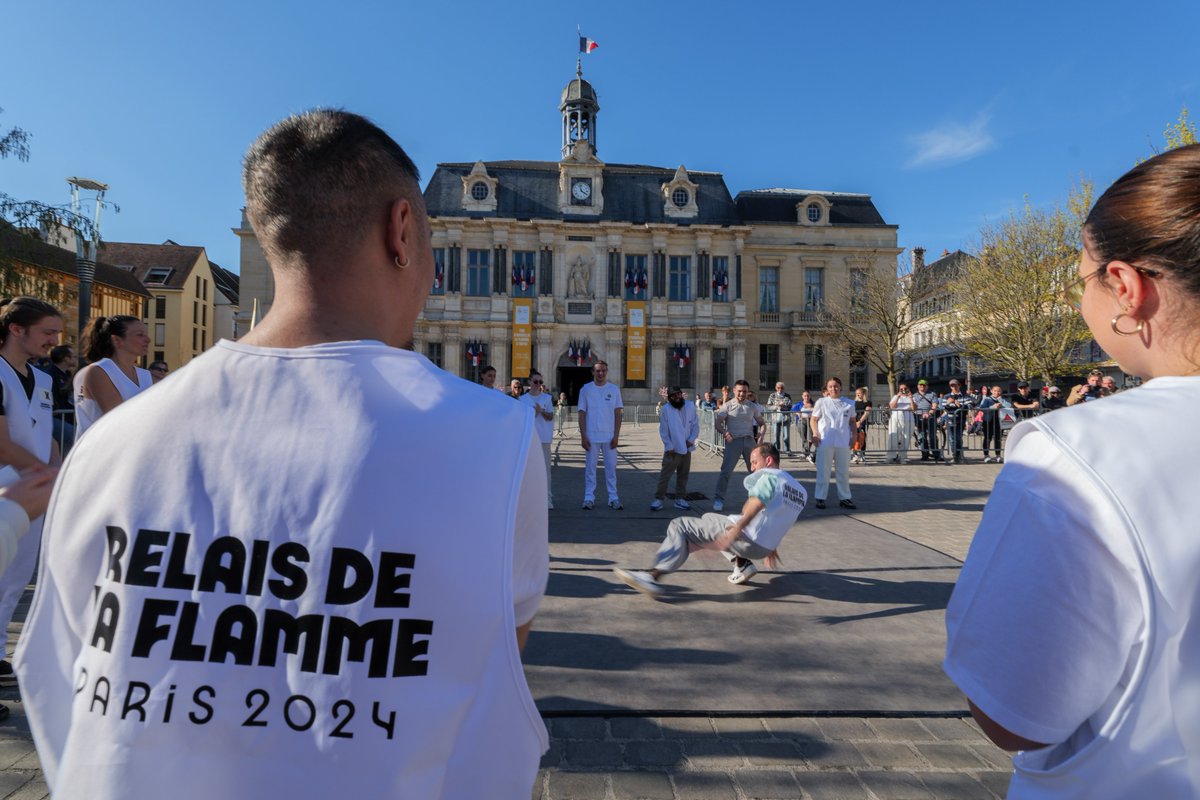 a practice Relay with an unlit Torch was staged for @Paris2024 in the department of Aube to the South East of the city today. Blue skies will be a help when the Relay proper arrives in the region in July