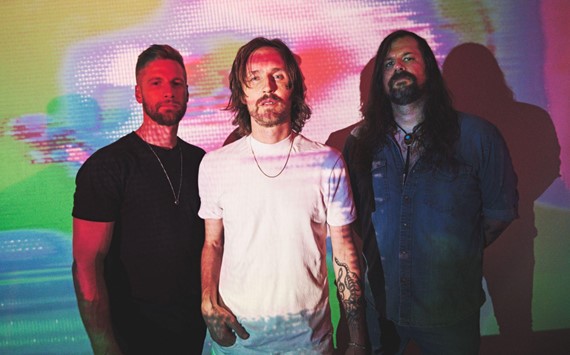 .<a href="/ROYALTUSK/">R O Y A L T U S K</a>: The Joys Of Being Altruistic

In our latest digital issue, we sat down with Canadian rockers Royal Tusk to chat about their new record 'Altruistic' and more! Now, check out our feature here on our website!

<a href="/mnrkmusic/">MNRK Music Group</a> <a href="/HoldTight_co/">Hold Tight</a>

distortedsoundmag.com/royal-tusk-the…