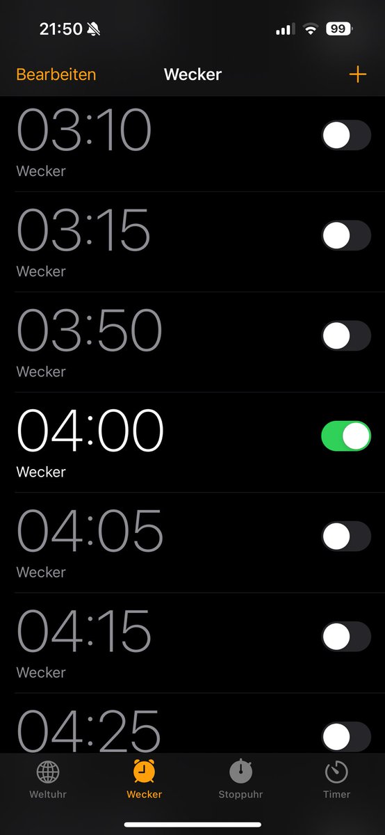Hamzachyf's tweet photo. Ich steh um 4 Uhr morgens auf 

und arbeite 5 stunden am meinem Business bevor ich in meinen regulären Job muss.

Wir sind nicht gleich. https://t.co/7fEDkrfd5V