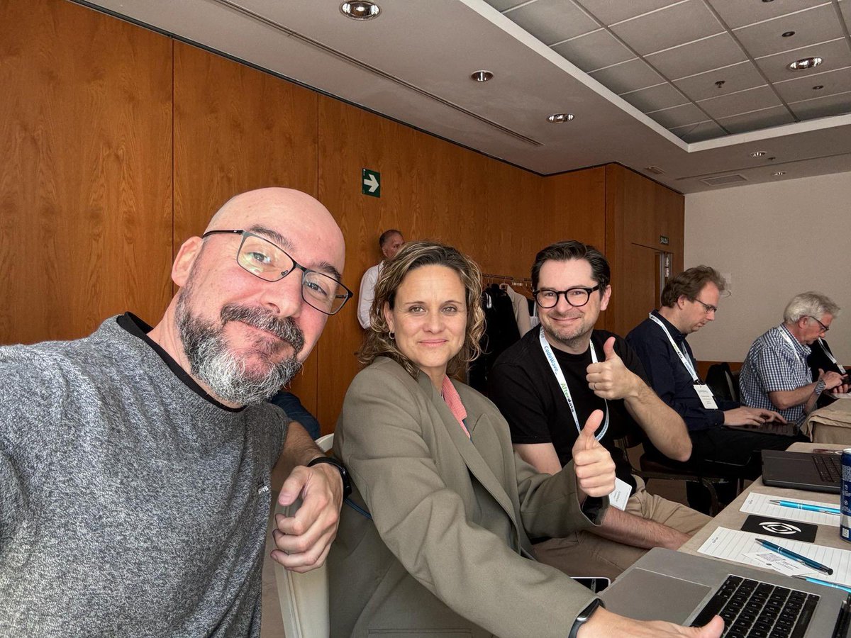 El equipo #Claris #FileMaker en la <a href="/CodeWave_es/">CodeWave_</a> , ganas de veros! 🤗<a href="/ClarisOfficial/">Claris, an Apple company</a>