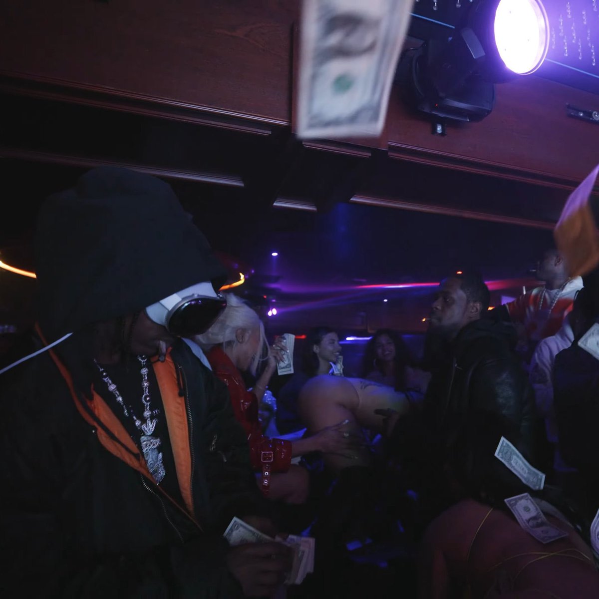 ftpflame's tweet photo. Travis Scott wearing the Apple Vision Pro in a strip club 🤣 https://t.co/yUmALvju6N